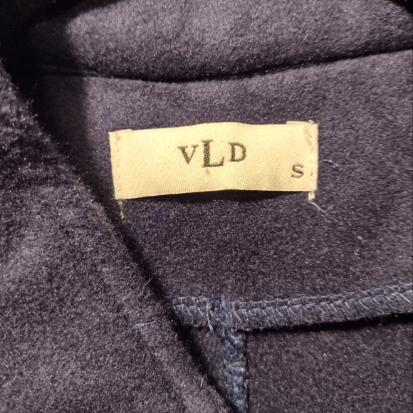 Women's Jacket - Picture 4 of 6